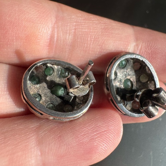 Natural emerald and ( Sterling silver?) earrings - Picture 10 of 16